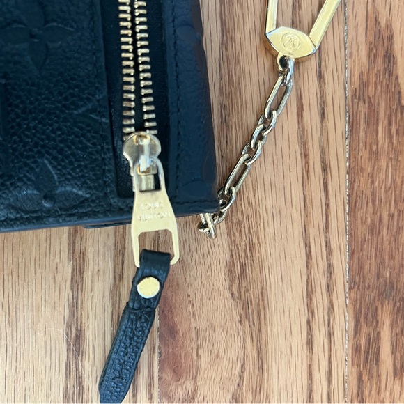 LV black leather authentic Empriente Key Pouch - Picture 7 of 9